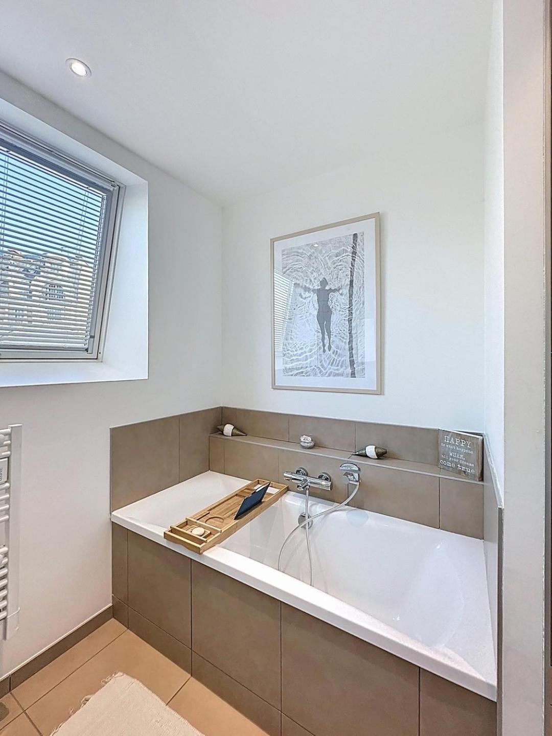 So Guest- Pepite De Charme Proche Cathedrale, Climatisation Parking Apartment Reims Luaran gambar